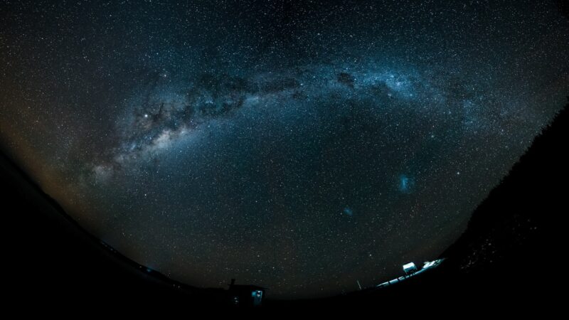 プラネタリウム最高の絶景!見やすい位置の秘訣 13 house below blue sky at nighttime